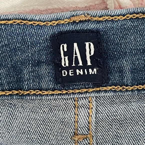 Gap blue jeans. Gently worn. Good condition. - Picture 4 of 5